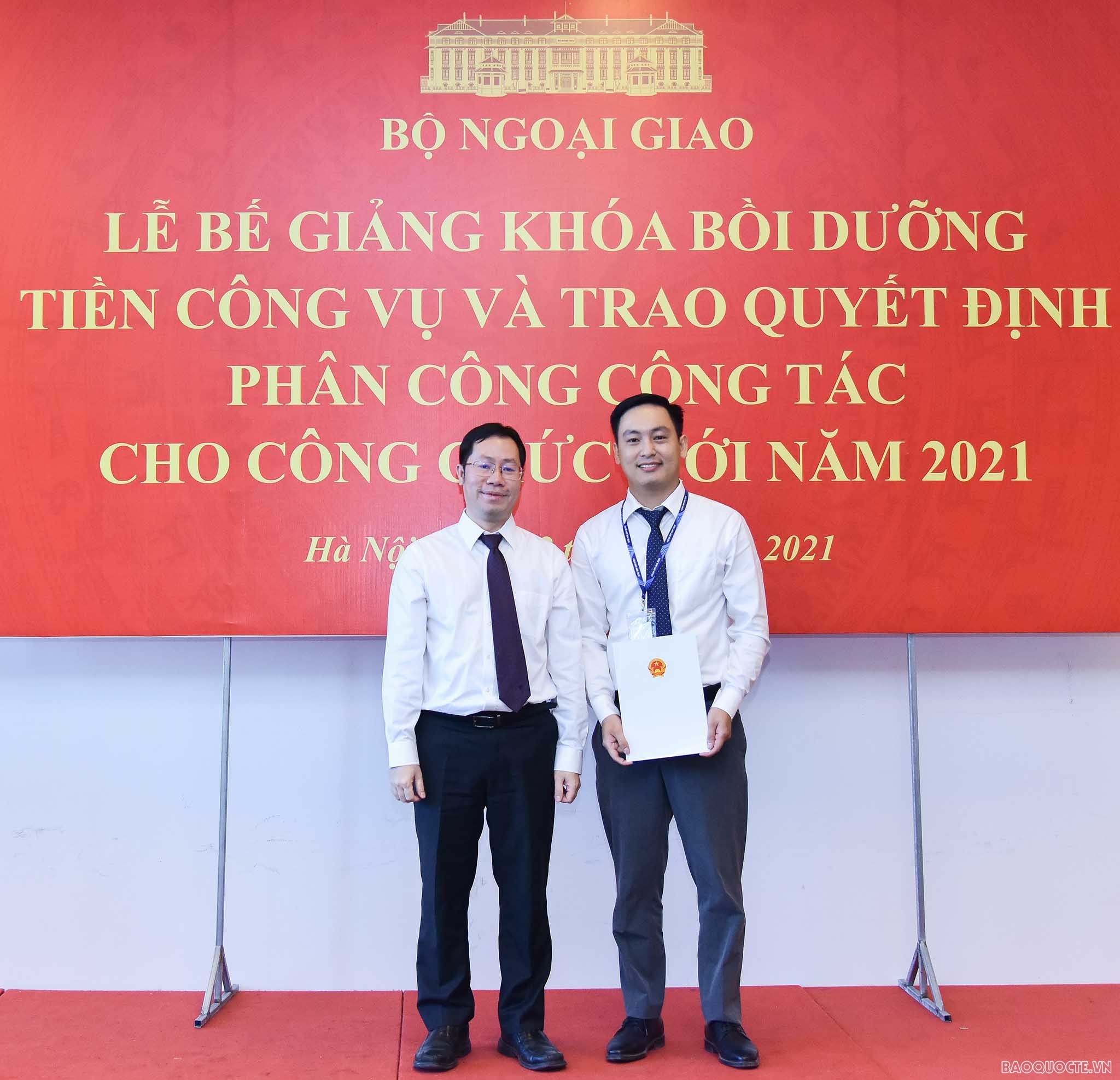 Trao quyết định phân công cho 79 tân cán bộ ngoại giao