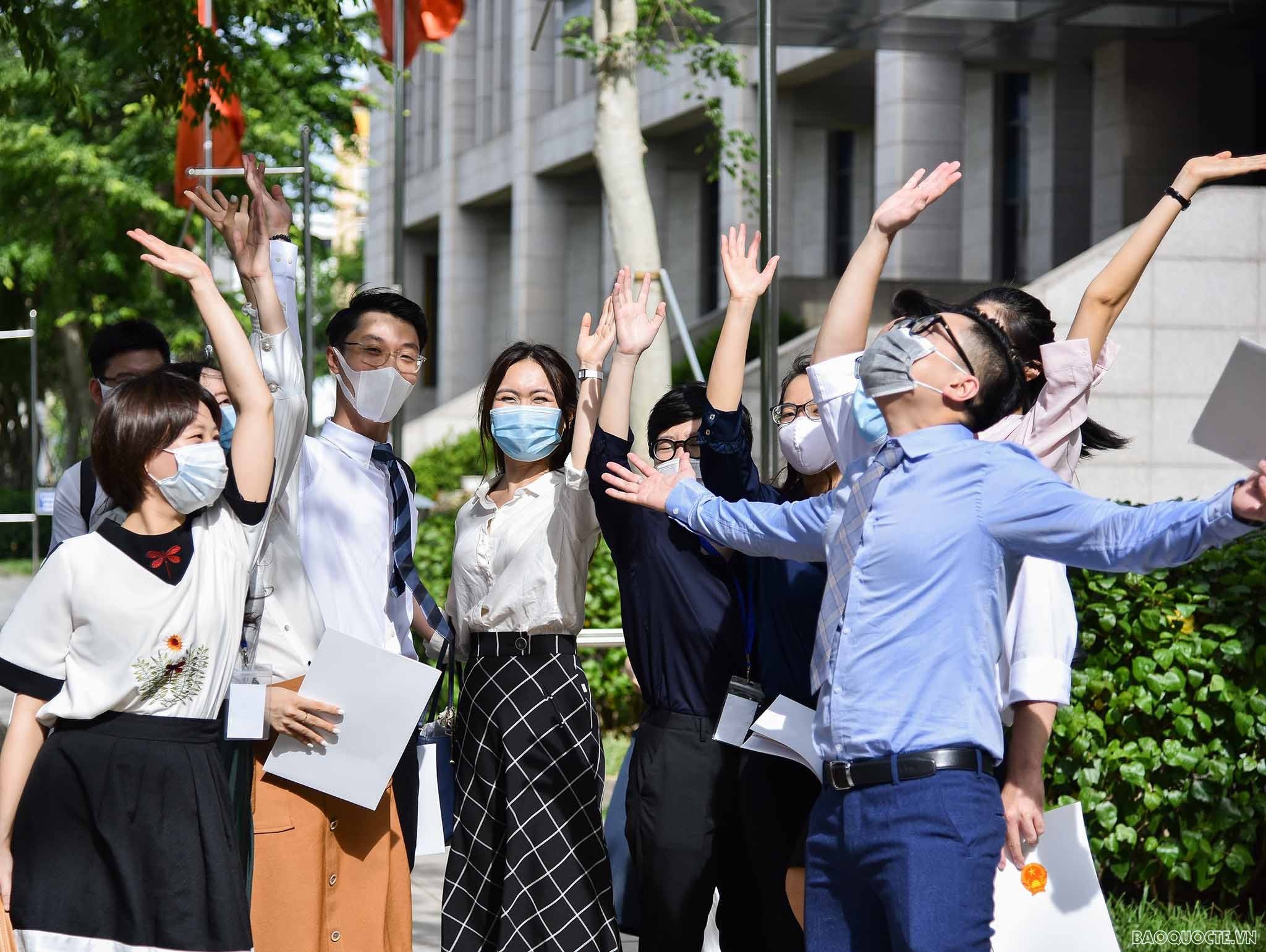 Trao quyết định phân công cho 79 tân cán bộ ngoại giao