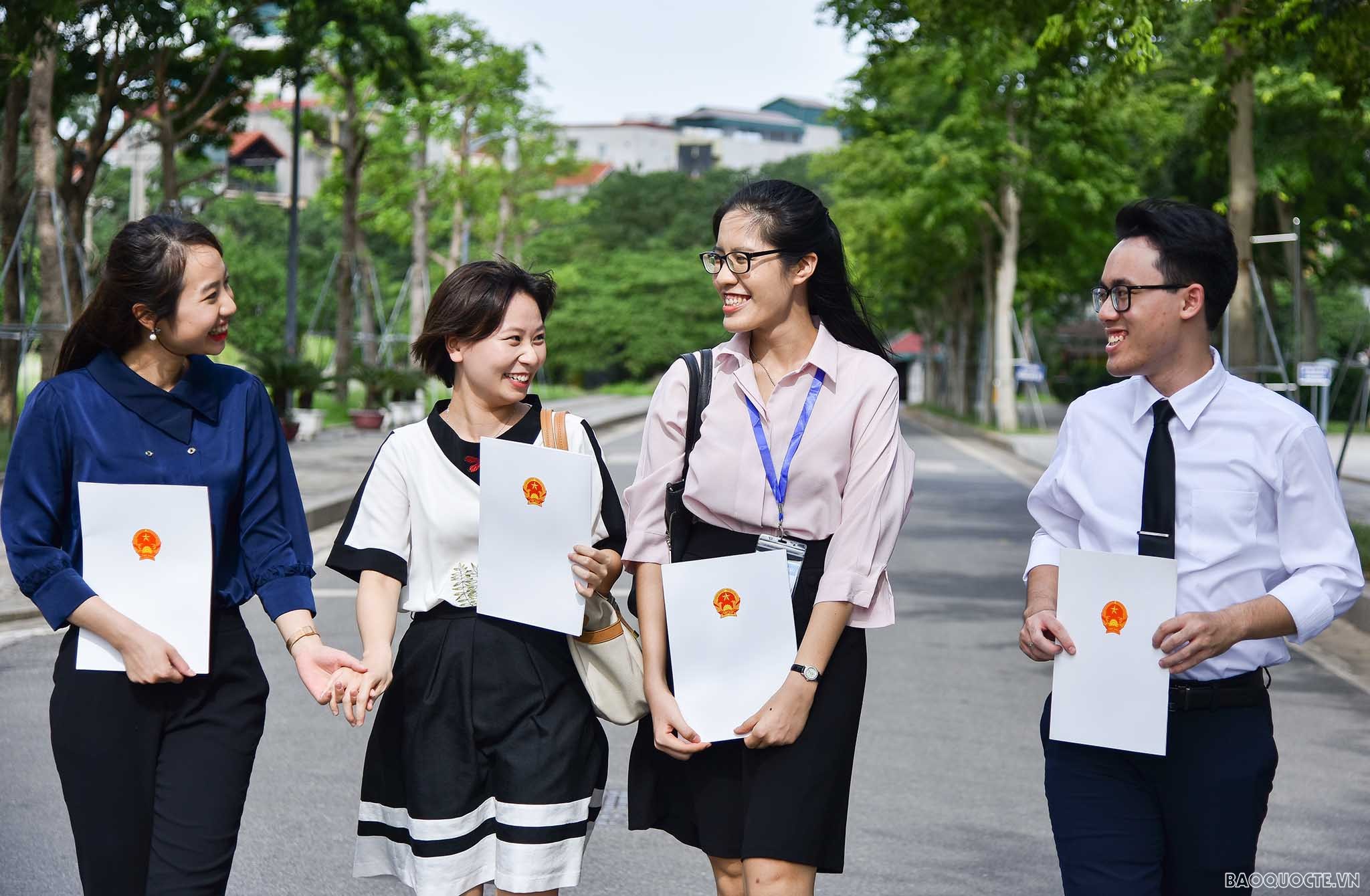 Trao quyết định phân công cho 79 tân cán bộ ngoại giao