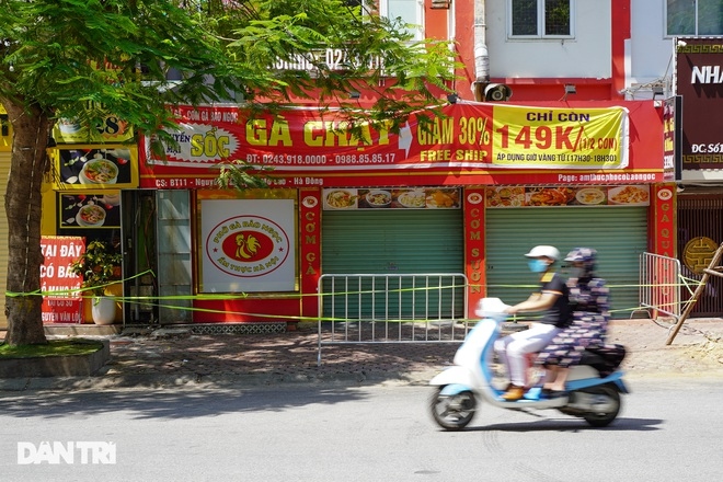 Covid-19 ở Hà Nội: Phong tỏa tòa chung cư 400 hộ dân và nhiều cửa hàng, quán ăn