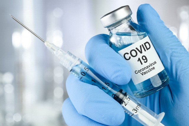 Sau khi tiêm vaccine ngừa Covid-19, cần liên hệ bác sĩ ngay nếu cơ thể gặp các dấu hiệu sau. Nguồn: Leigh Prather - stock.adobe.com
