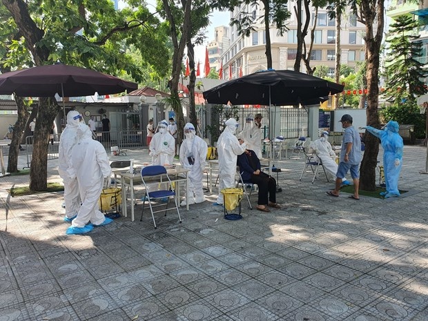 Hà Nội: Xét nghiệm COVID-19 diện rộng tại quận Hai Bà Trưng. (Ảnh: Minh Nghĩa/TTXVN) Hà Nội: Xét nghiệm COVID-19 diện rộng tại quận Hai Bà Trưng. (Ảnh: Minh Nghĩa/TTXVN)