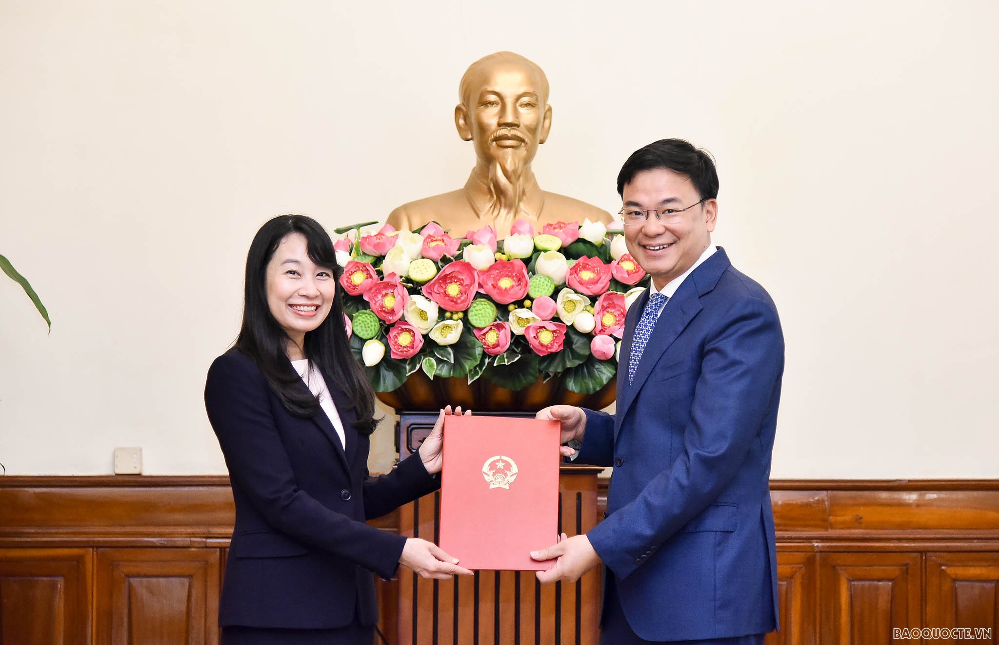 Tại buổi lễ, Thứ trưởng Ngoại giao Phạm Quang Hiệu đã trao quyết định bổ nhiệm có thời hạn bà Nguyễn Thị Lan Anh, giảng viên cao cấp 3/6, Quyền Viện trưởng Viện Biển Đông, Học viện Ngoại giao, giữ chức Viện trưởng Viện Biển Đông, Học viện Ngoại giao. 