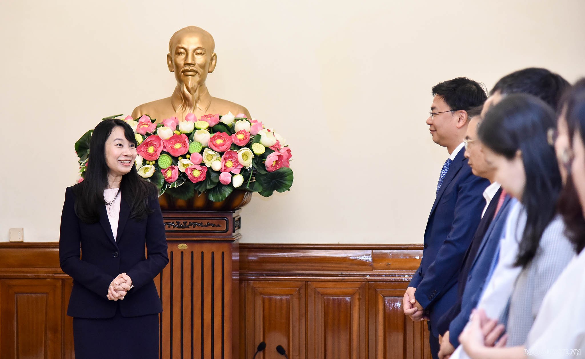 Thay mặt cho các cán bộ vinh dự được nhận quyết định, bà Nguyễn Thị Lan Anh bày tỏ vinh dự khi được tập thể Lãnh đạo Bộ tin tưởng phân công nhiệm vụ mới. Đồng thời, khẳng định sẽ cố gắng hết sức mình để hoàn thành tốt công việc được giao, xứng đáng với sự tin tưởng của Lãnh đạo Bộ.