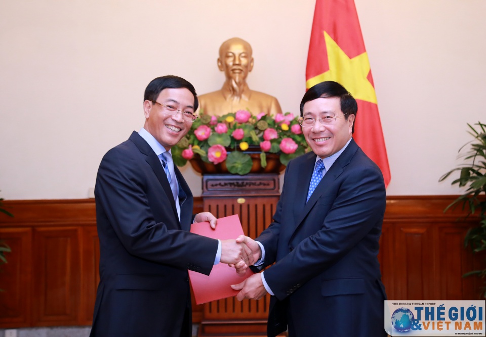 trao quyet dinh bo nhiem cong tac nhiem ky nuoc ngoai va dieu dong can bo