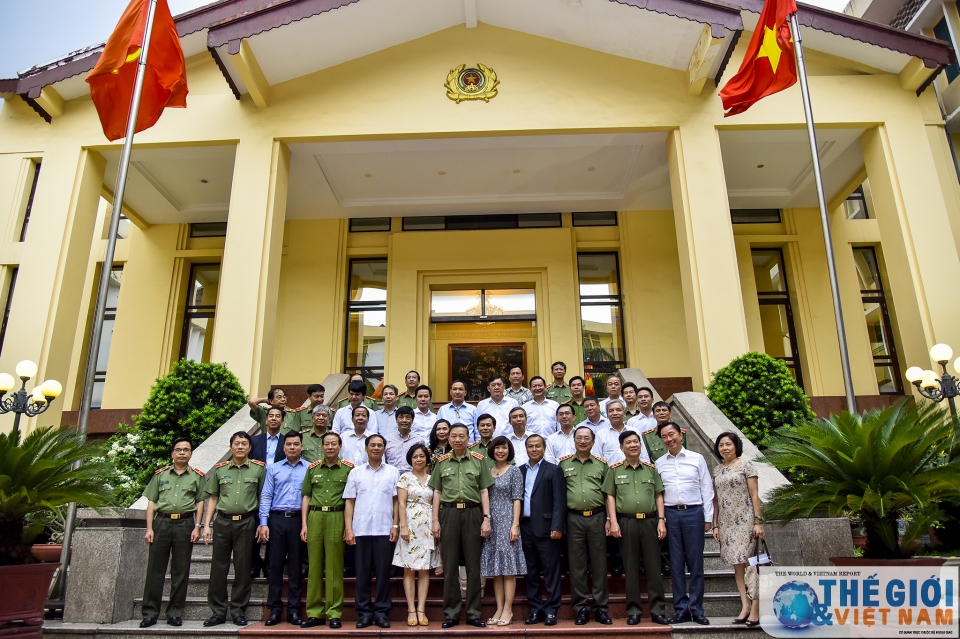 Hợp tác chặt chẽ giữa cơ quan đại Việt Nam ở nước ngoài và Bộ Công an hop tac chat che giua co quan dai viet nam o nuoc ngoai va bo cong an