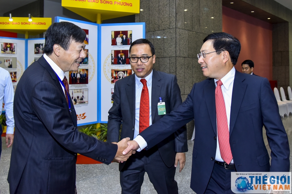 nhung hinh anh ben le hoi nghi ngoai vu lan thu 19