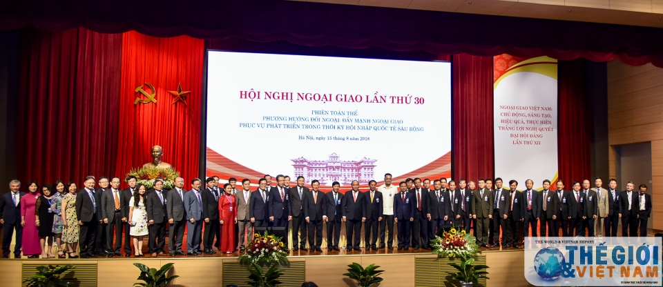 mot so hinh anh tai phien hop day manh phuong huong doi ngoai