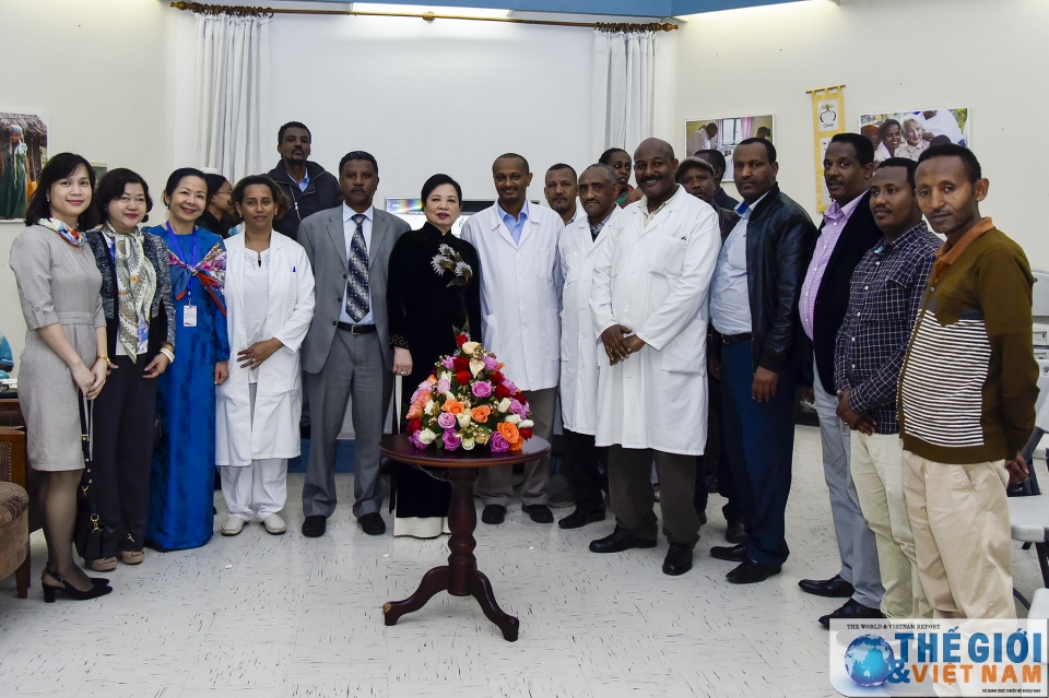 phu nhan chu tich nuoc tham noi dieu tri benh ro sau sinh cho phu nu ethiopia