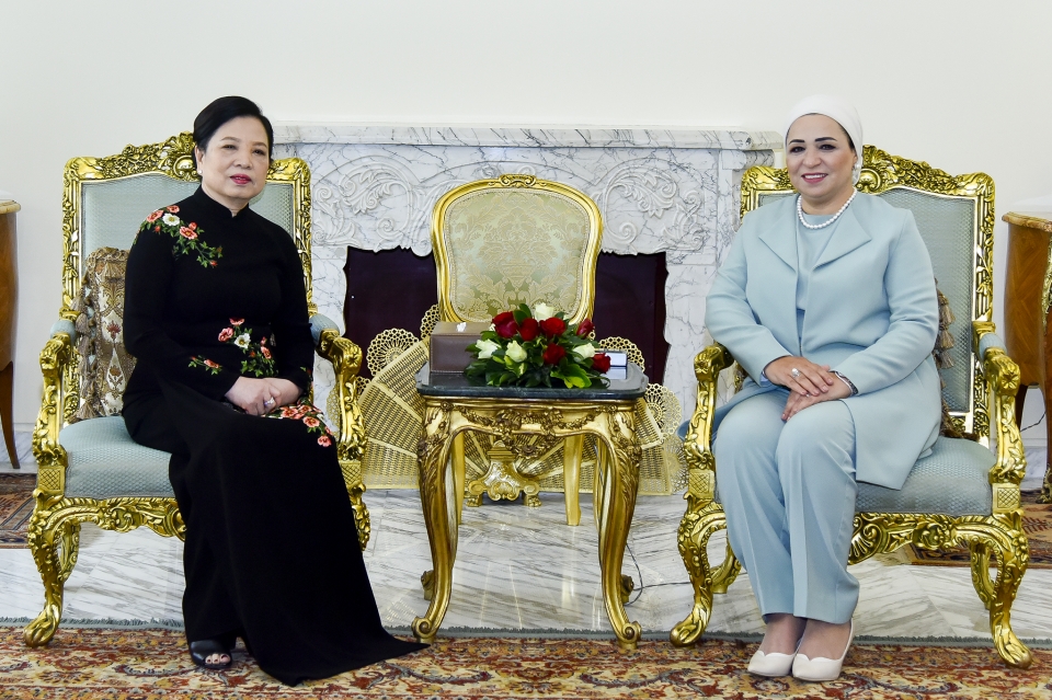 phu nhan chu tich nuoc tham va tang qua tai benh vien nhi quan doi ai cap