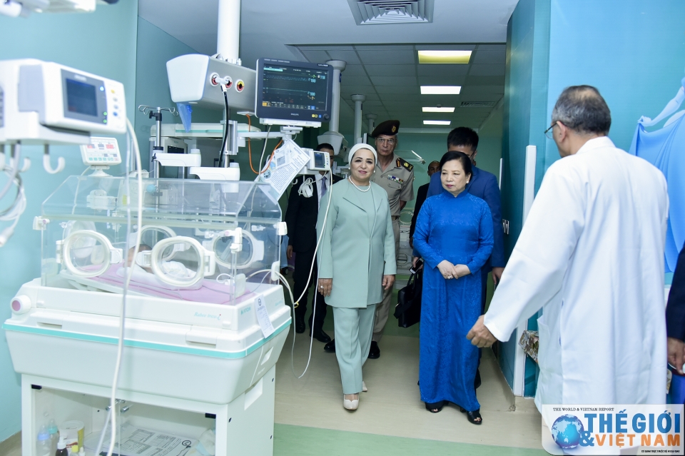 phu nhan chu tich nuoc tham va tang qua tai benh vien nhi quan doi ai cap