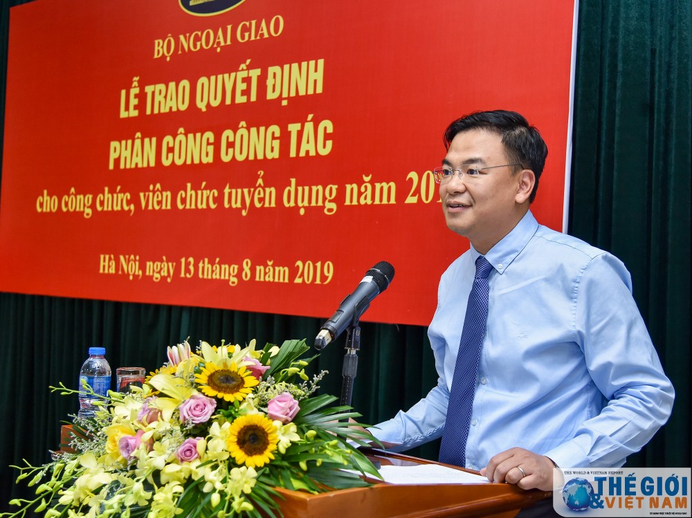 Bộ Ngoại giao trao quyết định công tác cho 78 công chức, viên chức mới được tuyển dụng bo ngoai giao trao quyet dinh cong tac cho 78 cong chuc vien chuc moi duoc tuyen dung