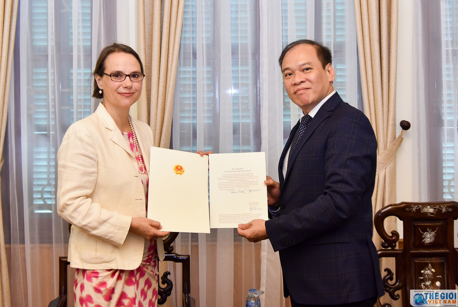 bo ngoai giao trao giay chap nhan lanh su duc tai tp ho chi minh