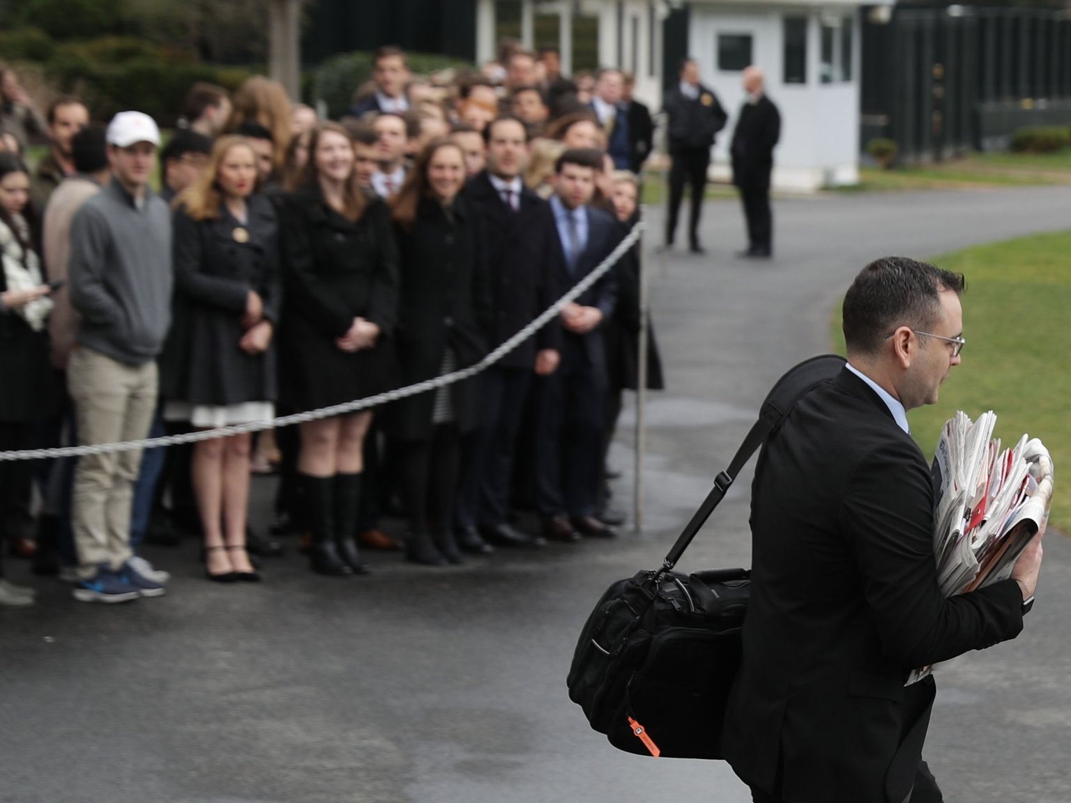 muc luong nhan vien nha trang nhan duoc la bao nhieu