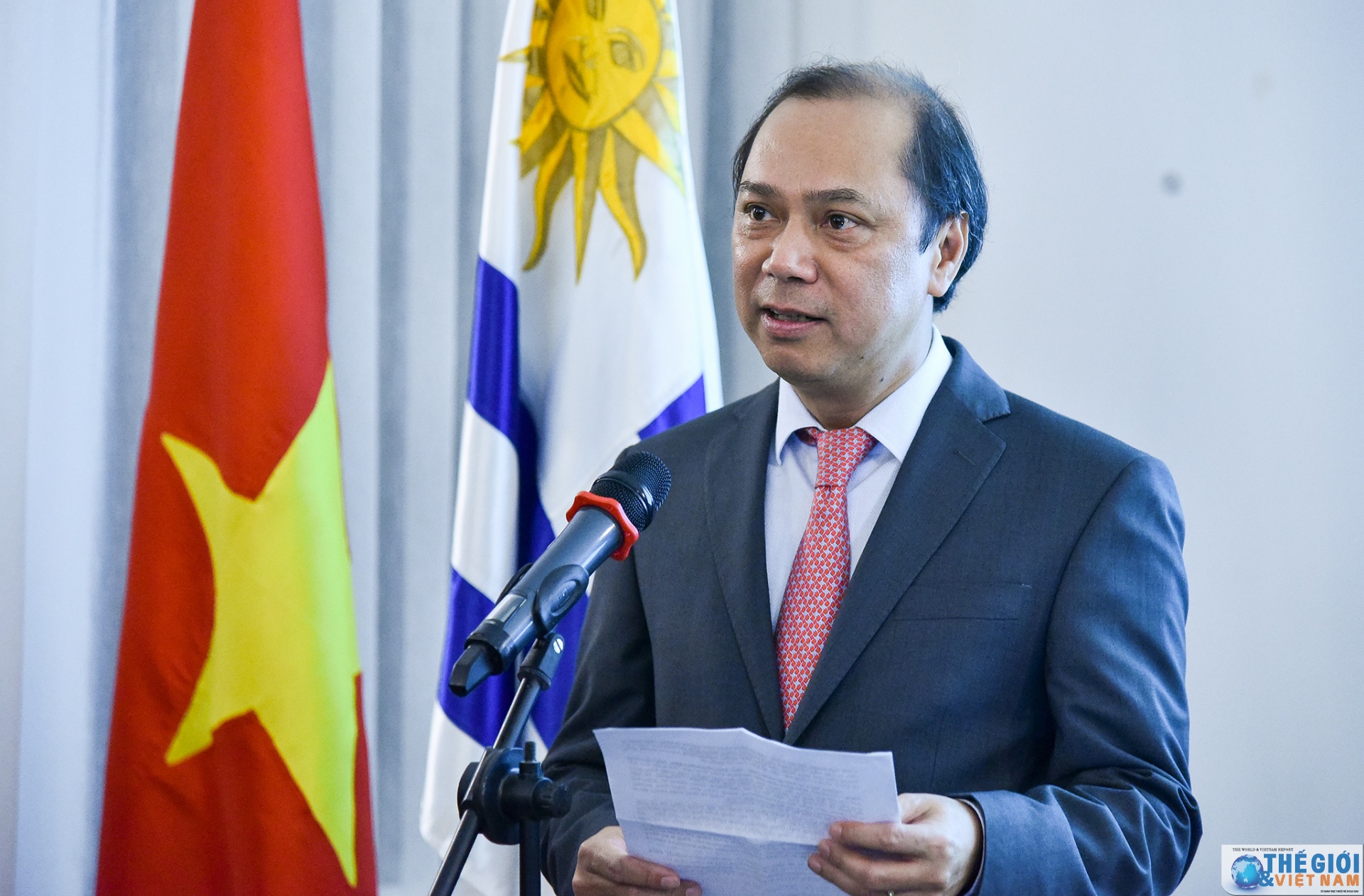 Thứ trưởng Nguyễn Quốc Dũng dự lễ kỷ niệm 194 năm ngày Quốc khánh Uruguay thu truong nguyen quoc dung du le ky niem 194 nam ngay quoc khanh uruguay