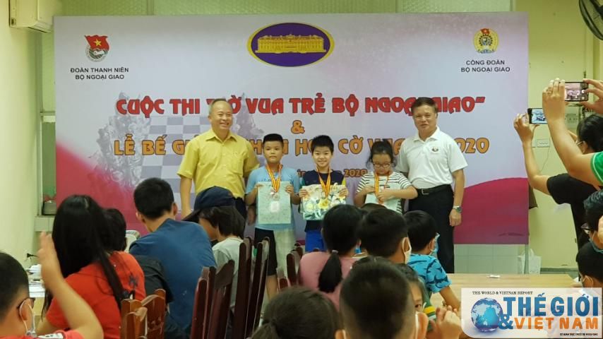 cuoc thi tre co vua ngoai giao va tong ket le be giang lop co vua he nam 2020