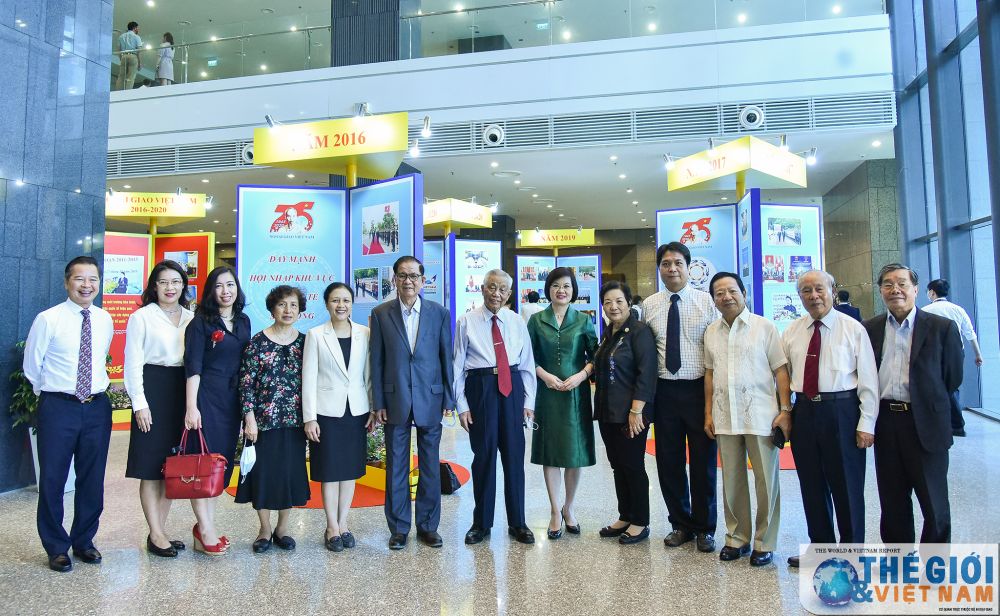 nhung hinh anh tai hoi thao khoa hoc 75 nam ngoai giao viet nam bai hoc kinh nghiem va dinh huong