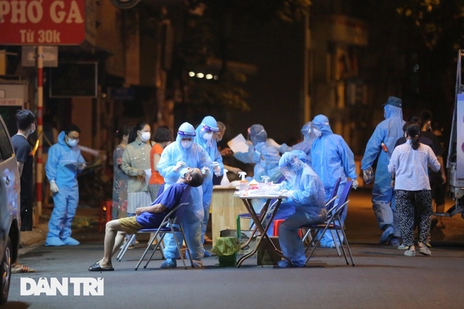 Hà Nội: Lên phương án 8.000 giường điều trị Covid-19, xét nghiệm diện rộng Hà Nội: Lên phương án 8.000 giường điều trị Covid-19, xét nghiệm diện rộng