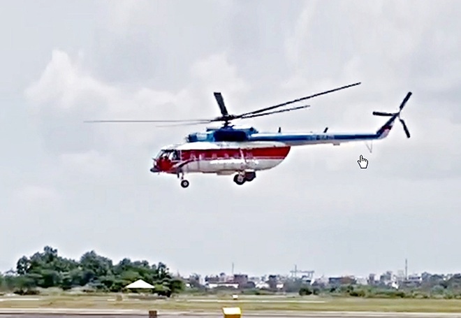 Trực thăng của Binh đoàn 18 đưa các bác sĩ, nhân viên y tế và vật tư y tế, vắc-xin phòng Covid-19 đến huyện Côn Đảo tiêm chủng cho nhân dân. Trực thăng của Binh đoàn 18 đưa các bác sĩ, nhân viên y tế và vật tư y tế, vắc-xin phòng Covid-19 đến huyện Côn Đảo tiêm chủng cho nhân dân.