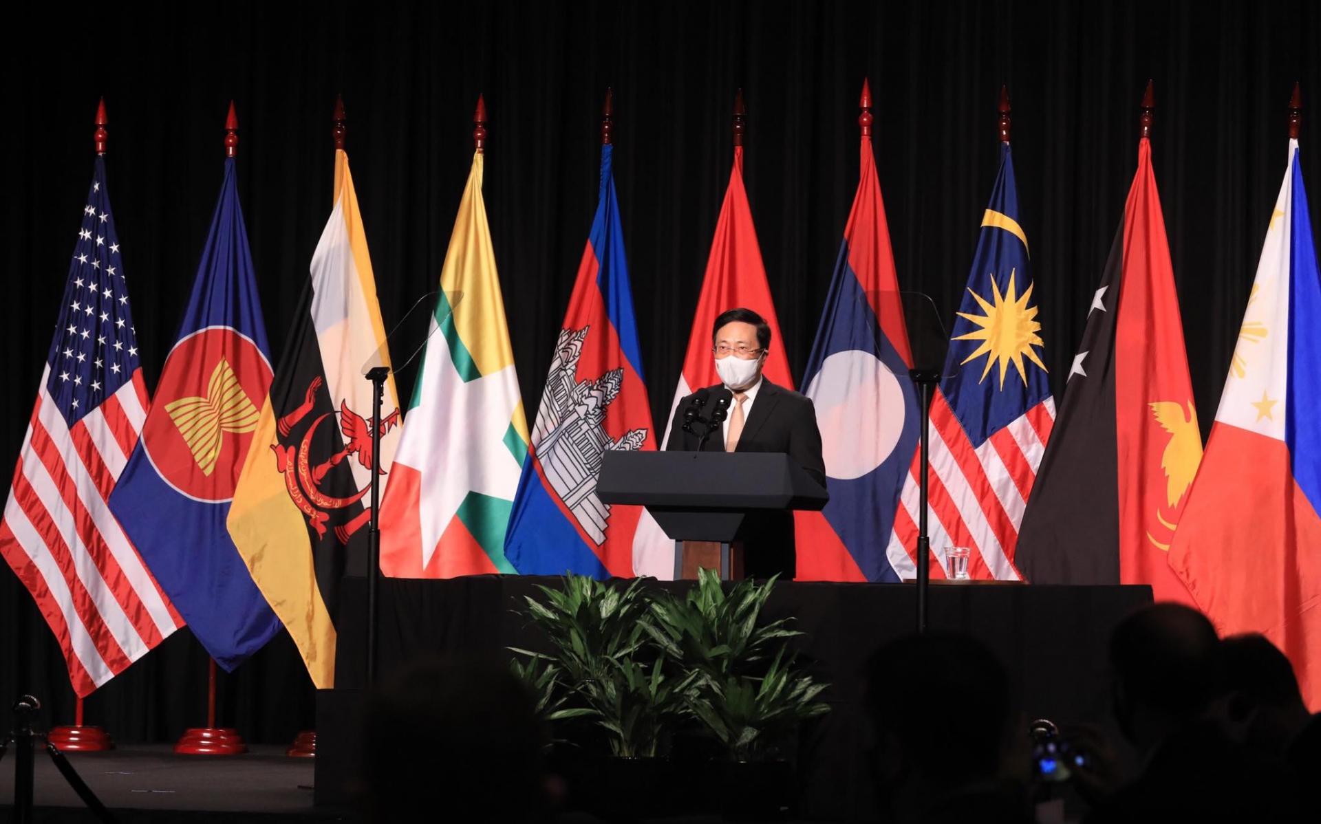 Toàn cảnh chuyến thăm Việt Nam của nữ Tổng thống Mỹ đầu tiên