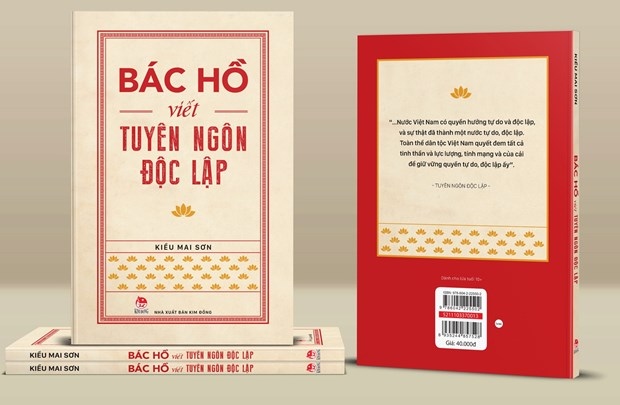 Cuốn sách “Bác Hồ viết Tuyên ngôn Độc lập” của tác giả-nhà báo Kiều Mai Sơn. (Ảnh: Kim Đồng)