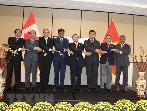 Đại sứ quán Việt Nam tại Canada lan tỏa tinh thần đồng hành cùng đất nước chống dịch Covid-19