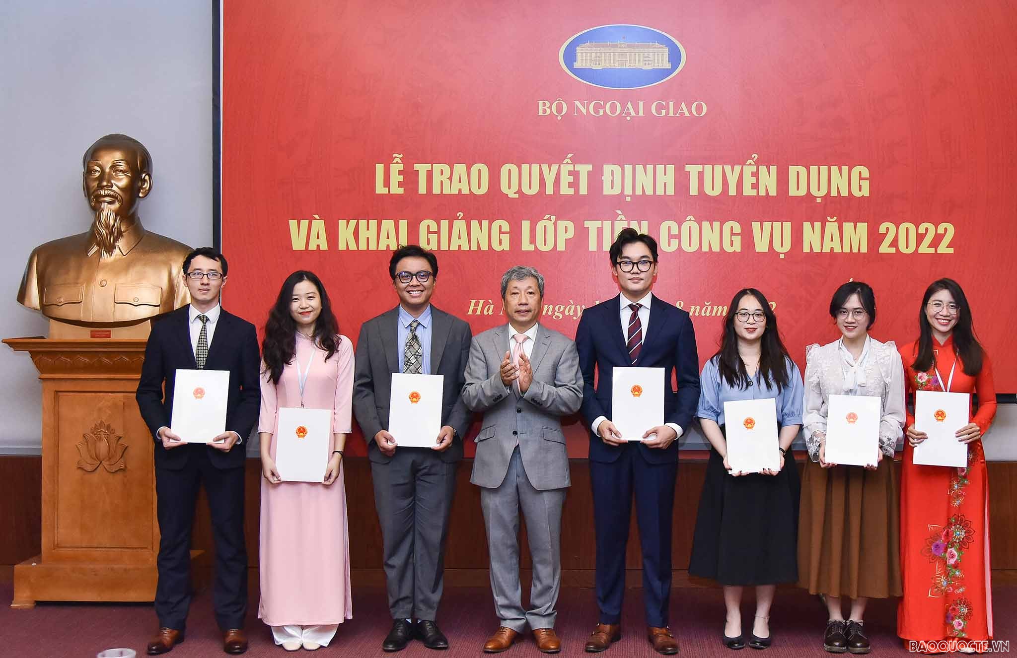 Bộ Ngoại giao chào đón 39 tân cán bộ