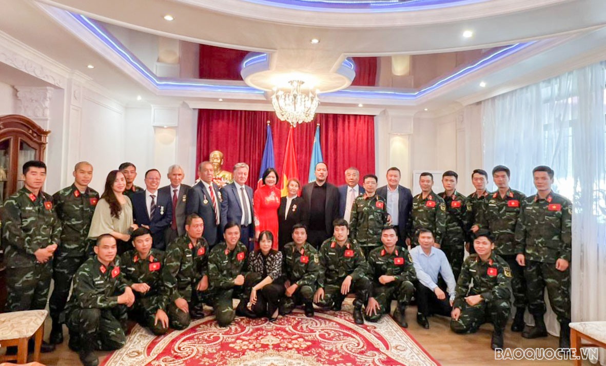 Tiếp tục vun đắp tình hữu nghị giữa quân đội Việt Nam và Kazakhstan Tiếp tục vun đắp tình hữu nghị giữa quân đội Việt Nam và Kazakhstan