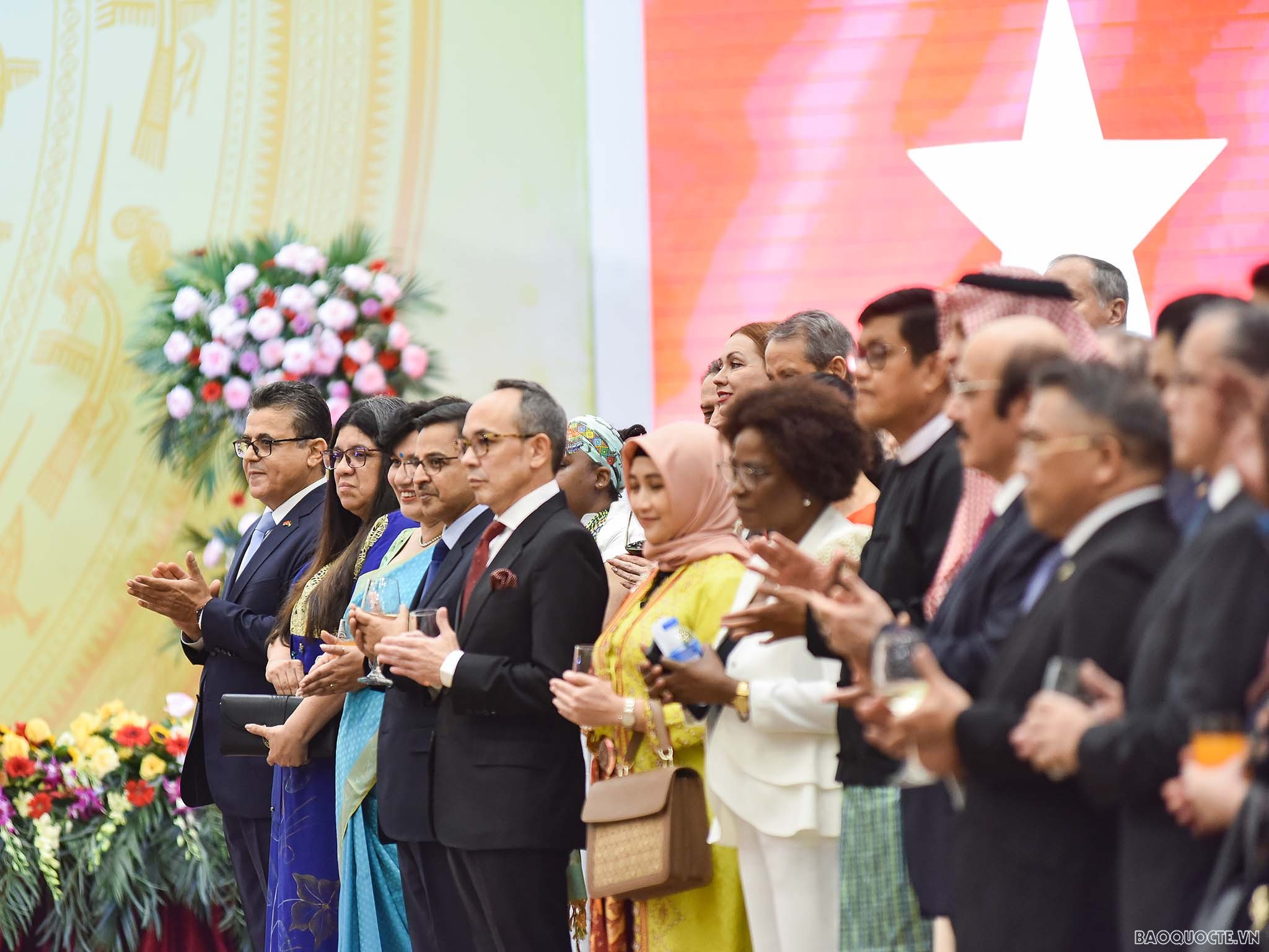 Chủ tịch nước: Muốn đi nhanh thì đi một mình, muốn đi xa thì đi cùng nhau Chủ tịch nước Nguyễn Xuân Phúc: Muốn đi nhanh thì đi một mình, muốn đi xa thì đi cùng nhau