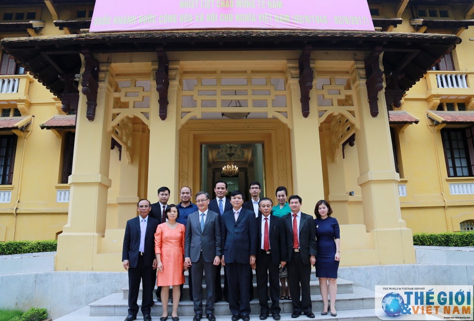 dai su quan lao chuc mung ngay quoc khanh viet nam