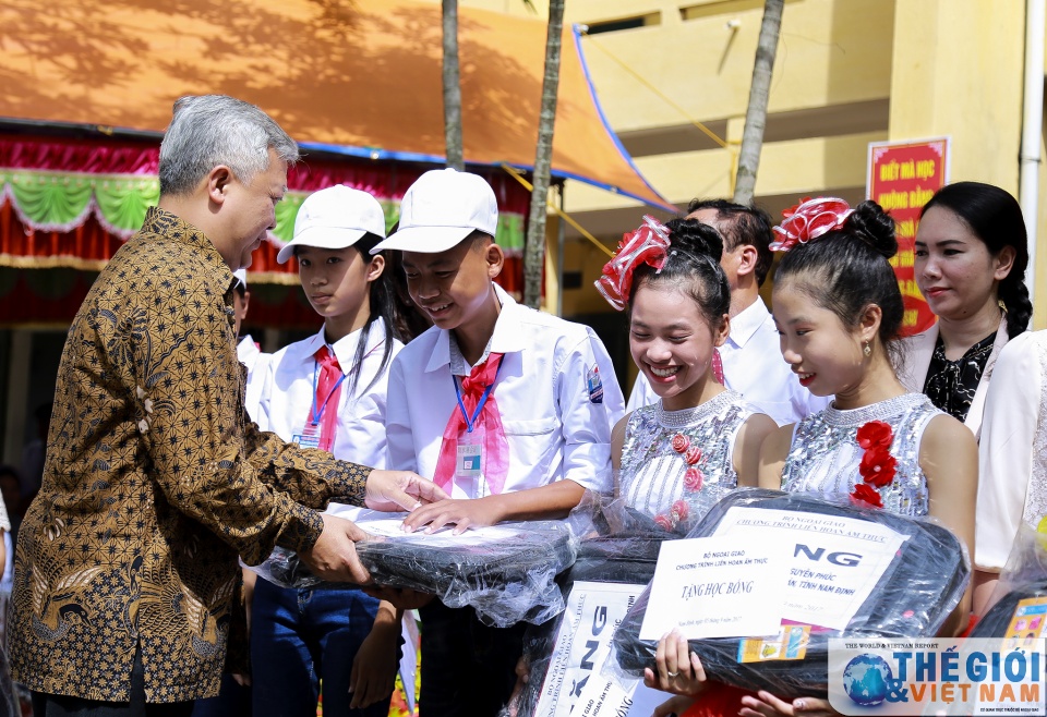 trao 200 trieu dong cho hoc sinh tinh nam dinh nhan dip khai giang