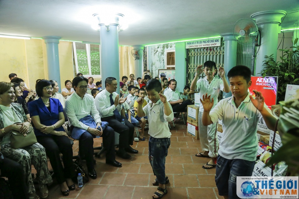 trao 200 trieu dong cho hoc sinh tinh nam dinh nhan dip khai giang