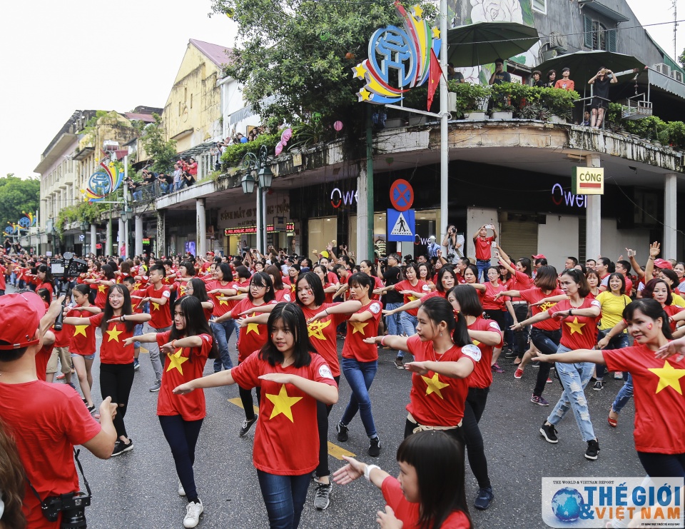sac mau cuoc song qua anh cuu hoc sinh ha noi