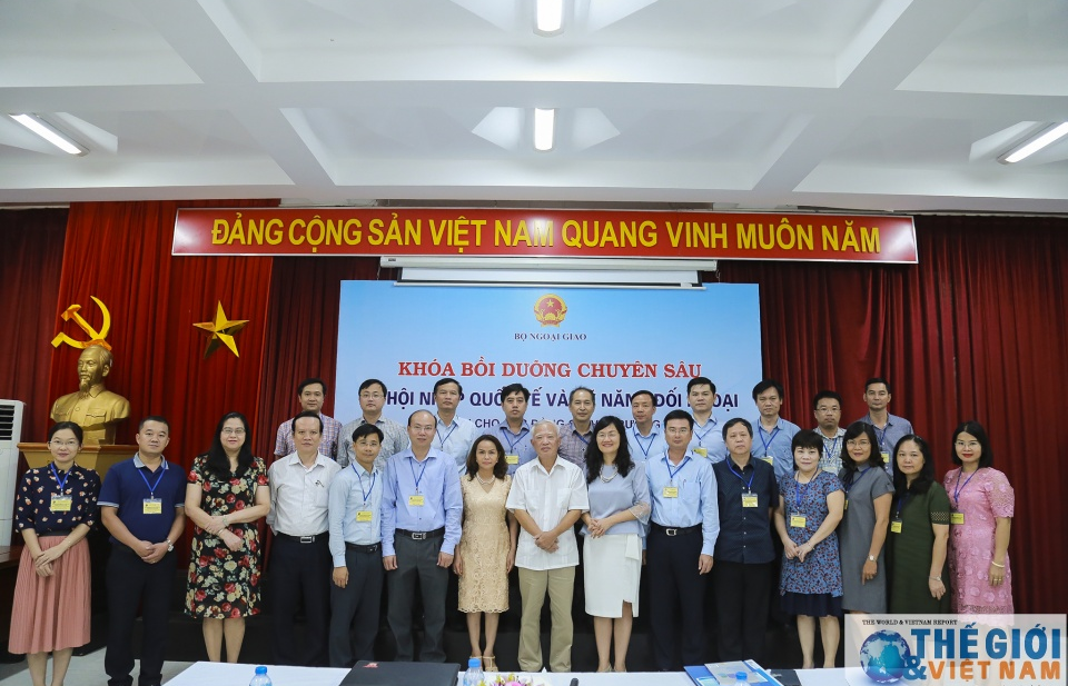 khai giang khoa boi duong chuyen sau ve doi ngoai va hoi nhap quoc te