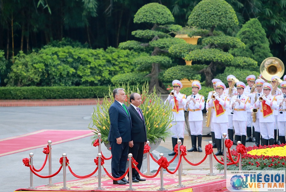 le don chinh thuc thu tuong hungary orban viktor tai phu chu tich