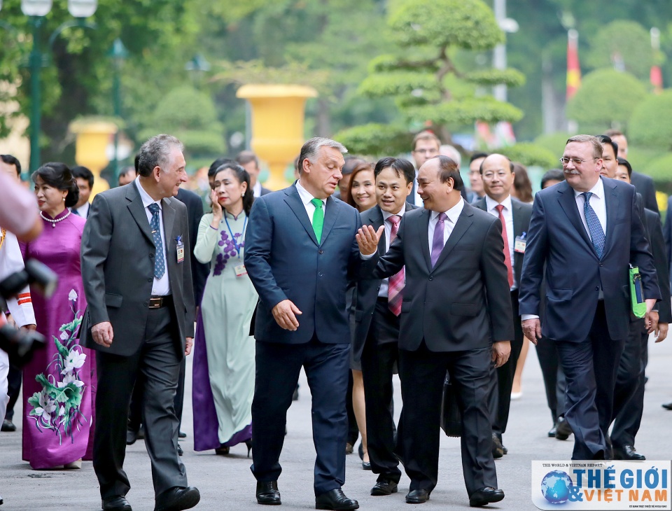 le don chinh thuc thu tuong hungary orban viktor tai phu chu tich