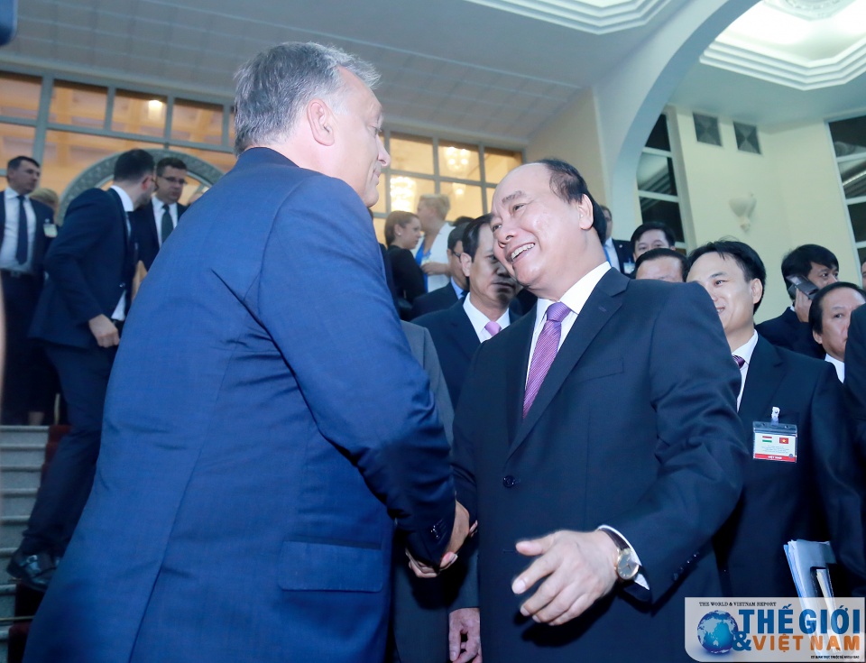 le don chinh thuc thu tuong hungary orban viktor tai phu chu tich