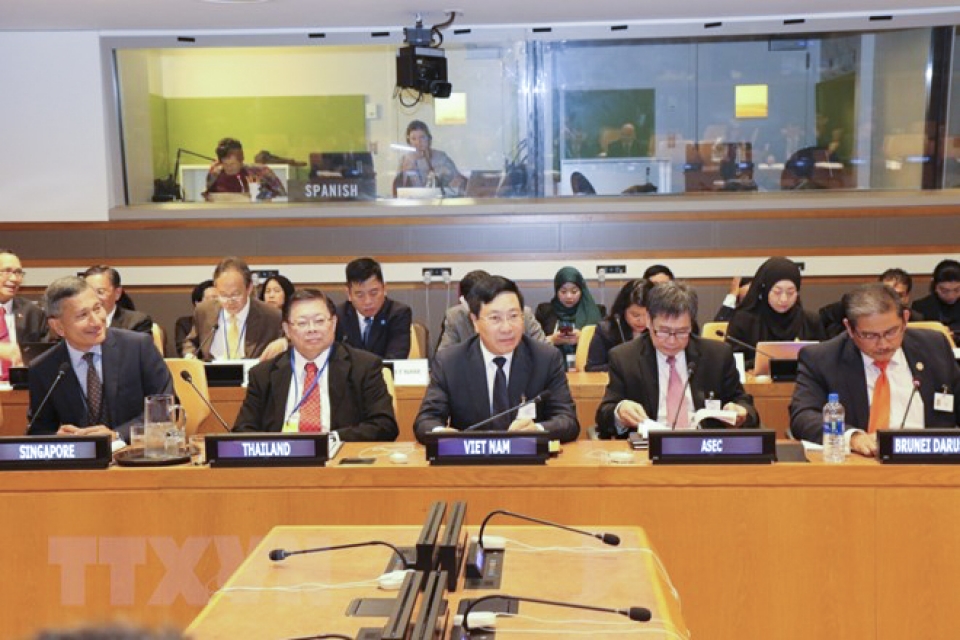 nhung hinh anh pho thu tuong pham binh minh ben le phien thao luan cap cao dhd lhq