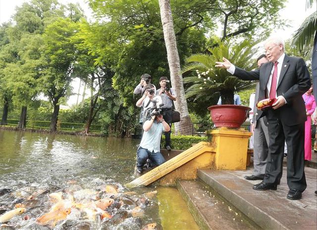 tong bi thu chu tich nuoc dang huong tuong niem chu tich ho chi minh 100389