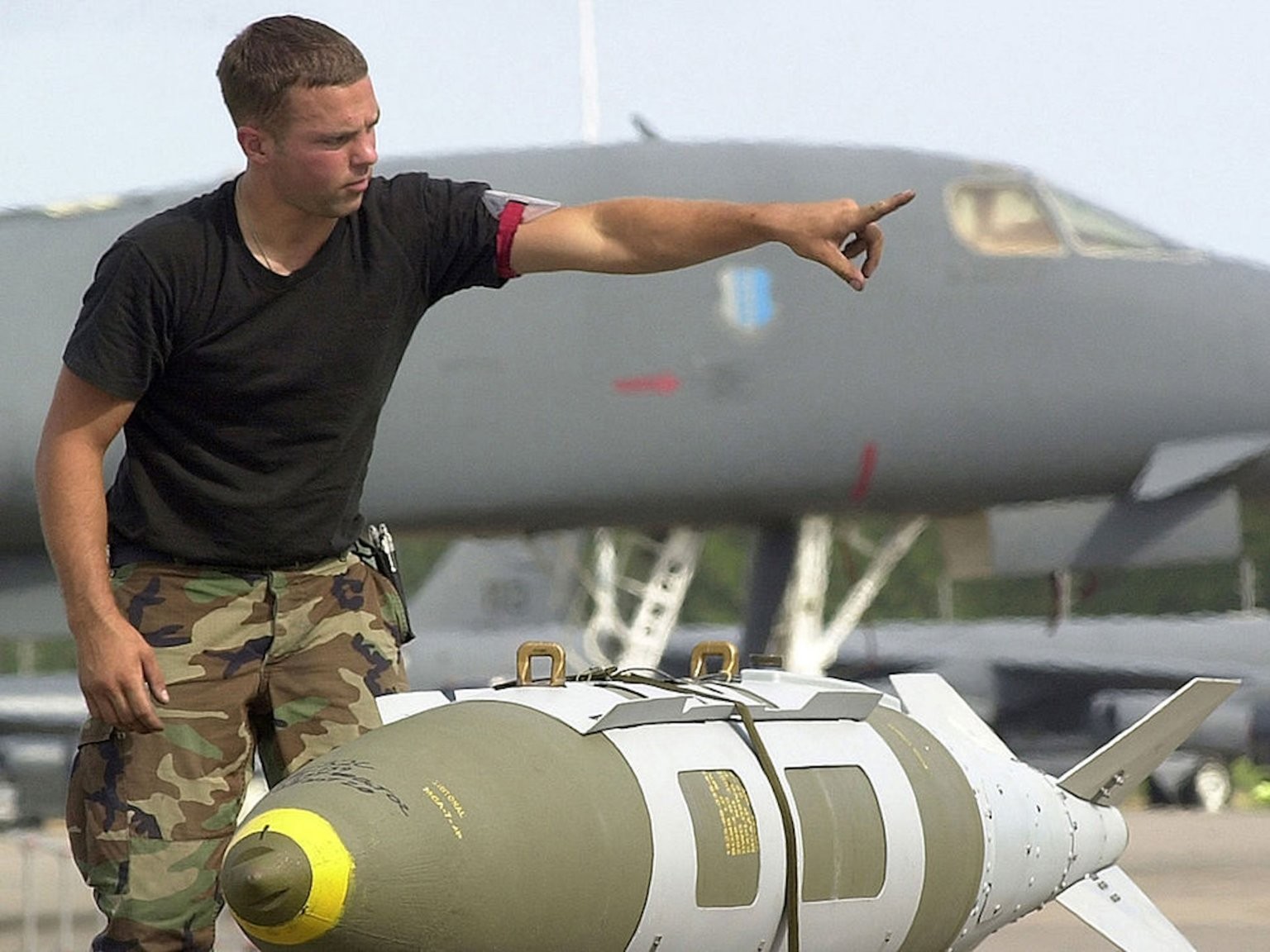 ben trong diego garcia can cu quan su tuyet mat cua my giua an do duong