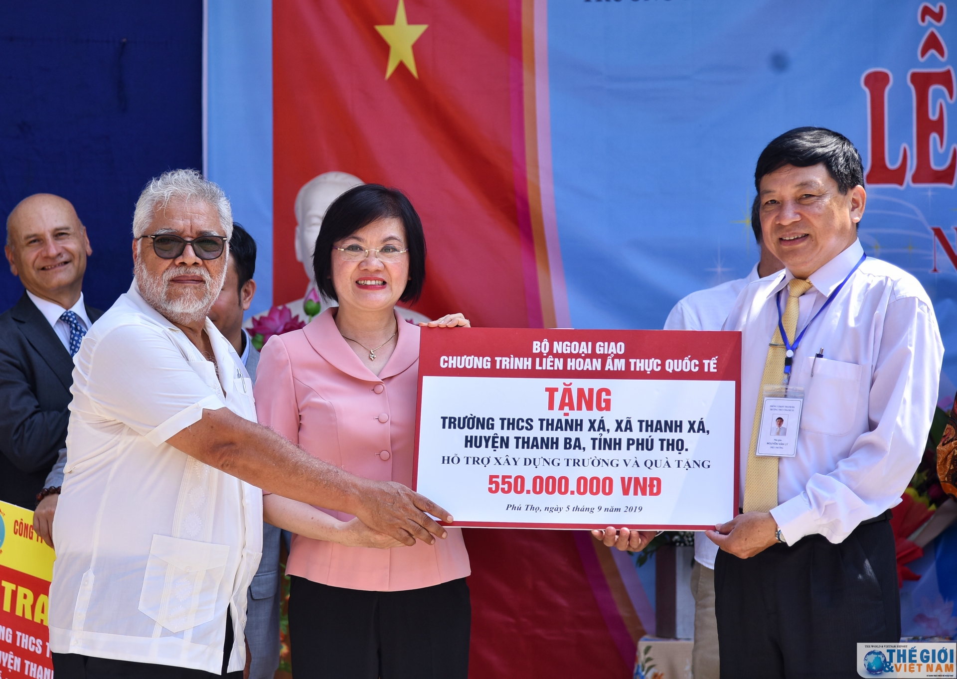 hon 1 ti dong duoc trao cho truong thcs thanh xa phu tho nhan dip nam hoc moi