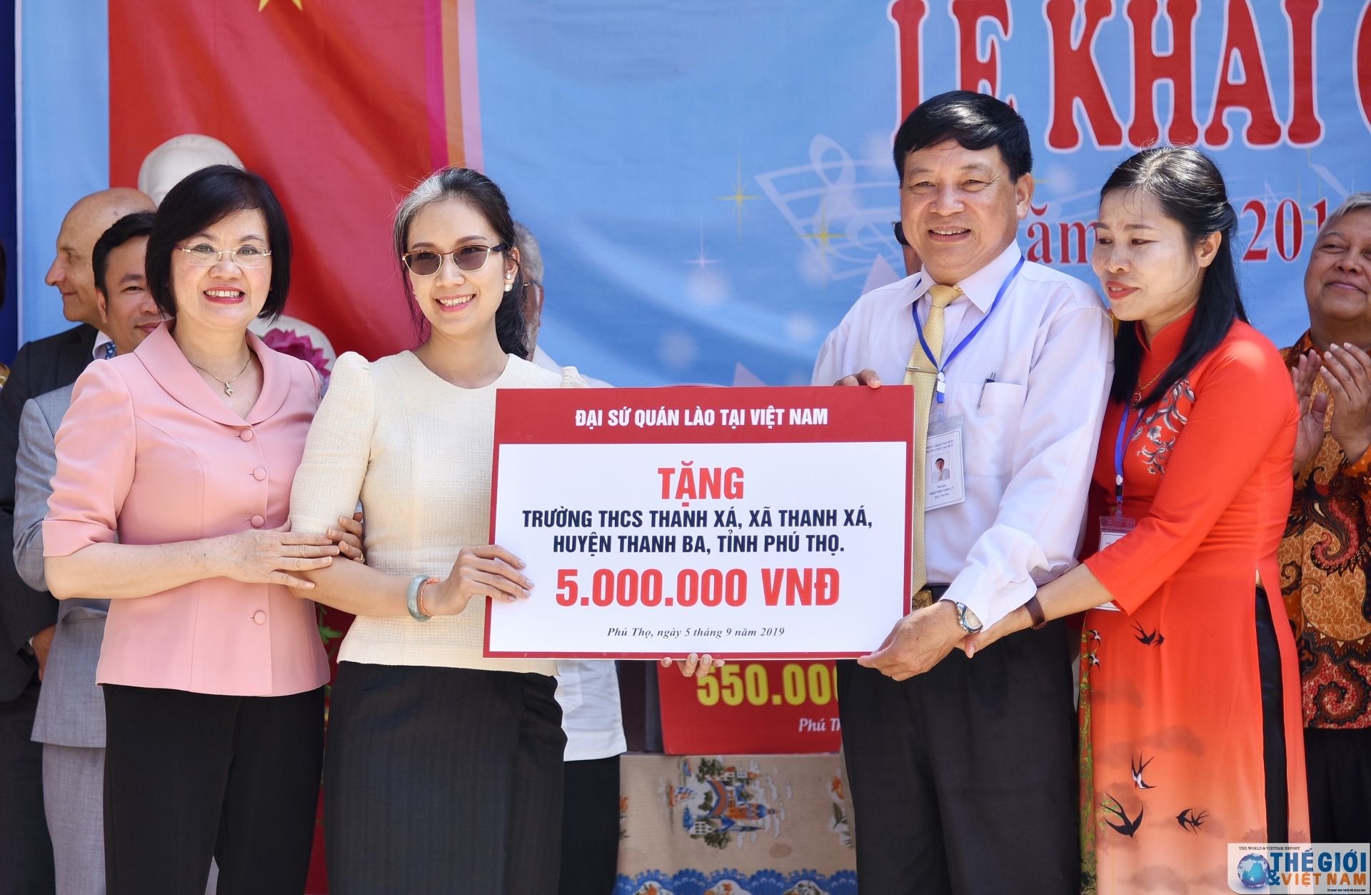 hon 1 ti dong duoc trao cho truong thcs thanh xa phu tho nhan dip nam hoc moi