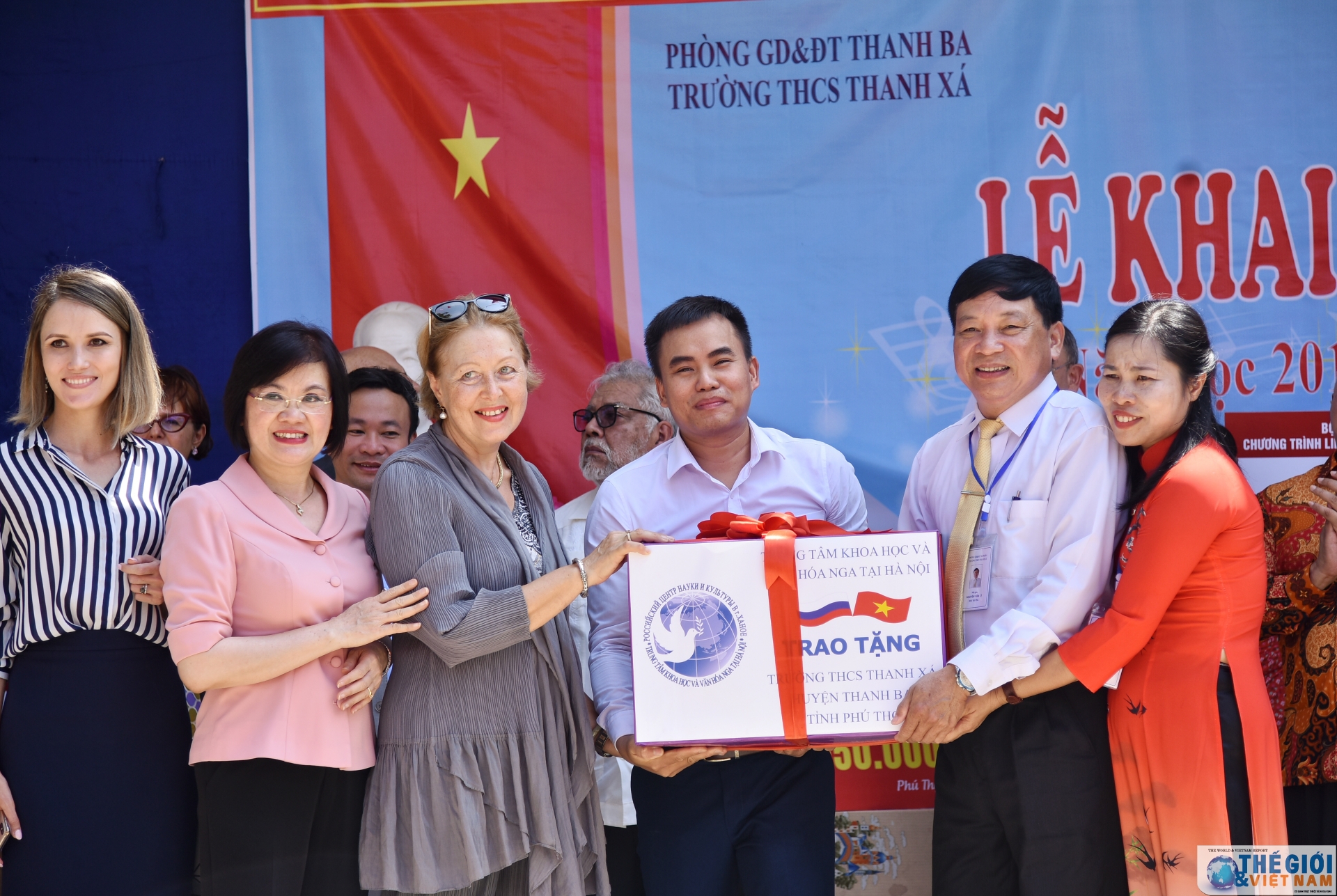 hon 1 ti dong duoc trao cho truong thcs thanh xa phu tho nhan dip nam hoc moi