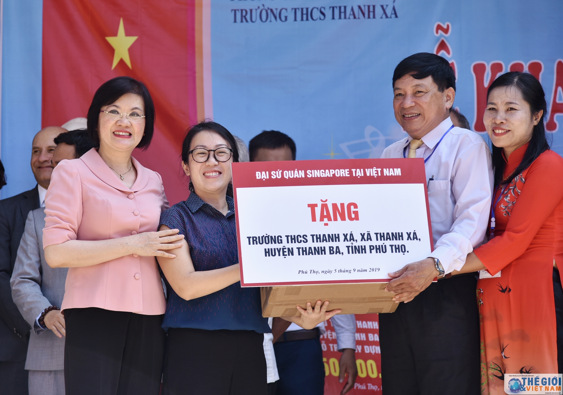 hon 1 ti dong duoc trao cho truong thcs thanh xa phu tho nhan dip nam hoc moi