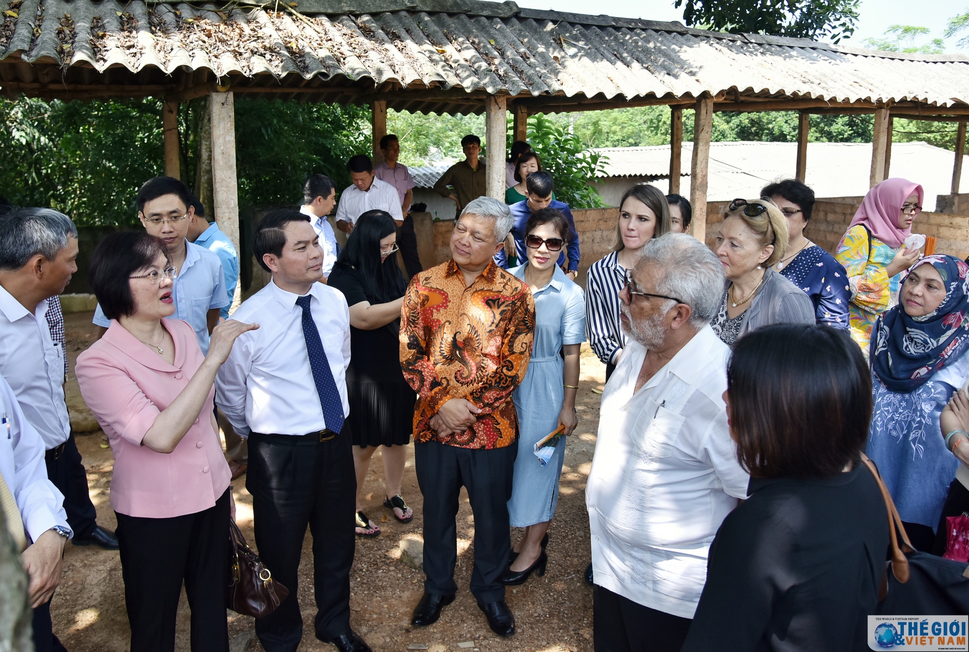 hon 1 ti dong duoc trao cho truong thcs thanh xa phu tho nhan dip nam hoc moi