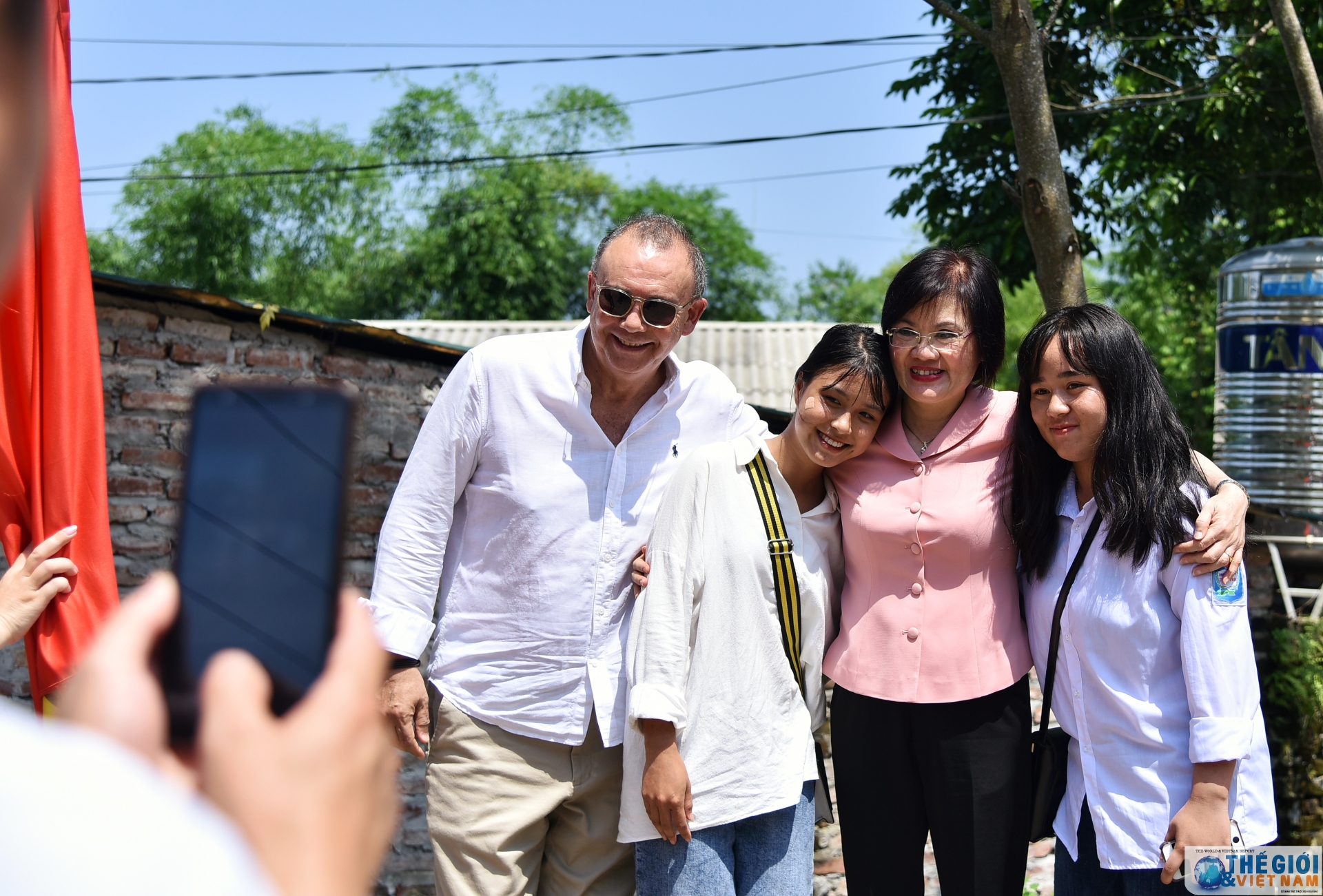 hon 1 ti dong duoc trao cho truong thcs thanh xa phu tho nhan dip nam hoc moi