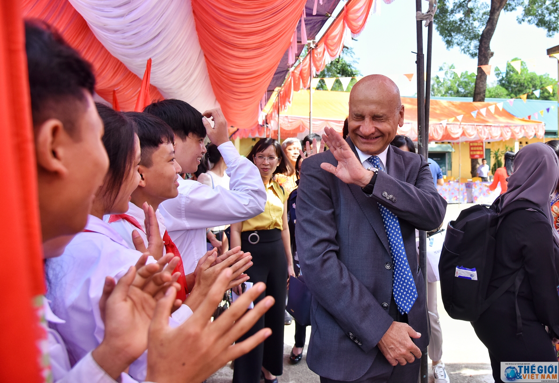 hon 1 ti dong duoc trao cho truong thcs thanh xa phu tho nhan dip nam hoc moi