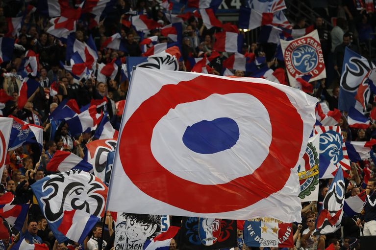 Sự cố hy hữu: Phát nhầm quốc ca trong trận đấu Pháp-Albania su co hy huu phat nham quoc ca trong tran dau phap albania