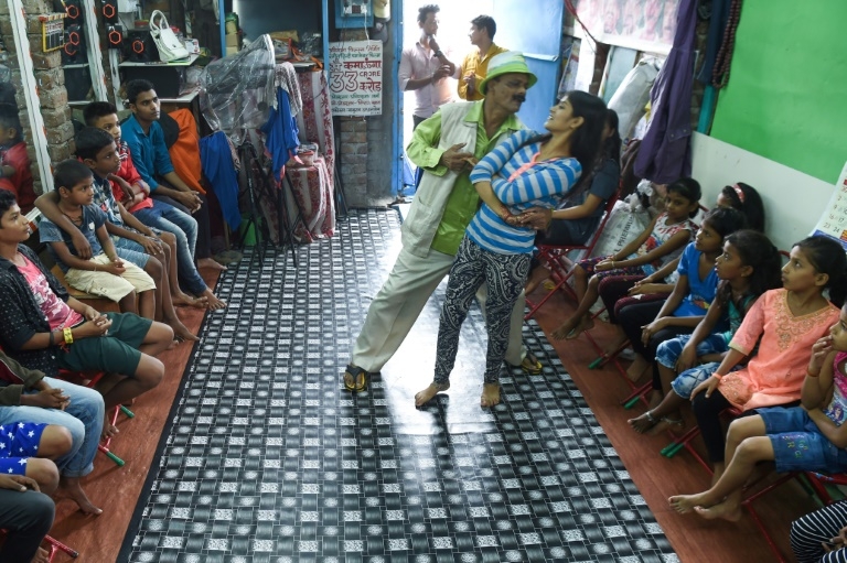 Bollywood - giấc mơ hấp dẫn của cư dân khu ổ chuột Mumbai bollywood giac mo hap dan cua cu dan khu o chuot mumbai