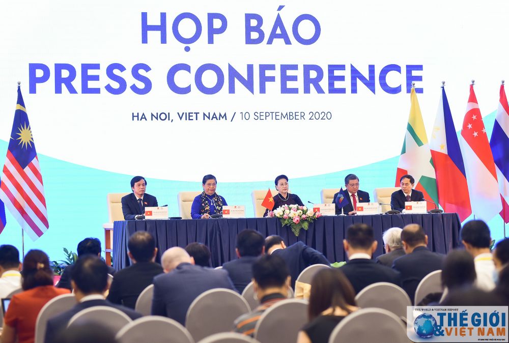 hinh anh phien be mac dai hoi dong aipa 41